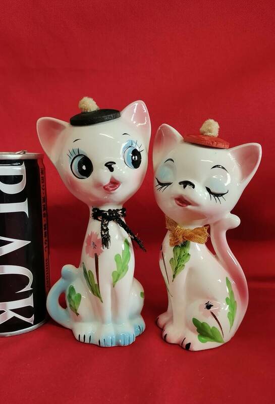 ■昭和レトロ■猫　置物　2個セット　約13㎝　貯金箱　陶器　可愛い　花柄　ネコ