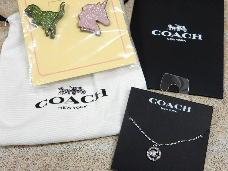 未使用品! COACH/コーチ レキシーetc ピンバッジ/ピンズ ＆ ラインストーン ネックレス セット 【6449y1】