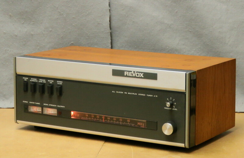 FM専用チューナー REVOX A76 バンドは日本仕様 4連バリコン 左右独立出力レベル調整 動作確認済