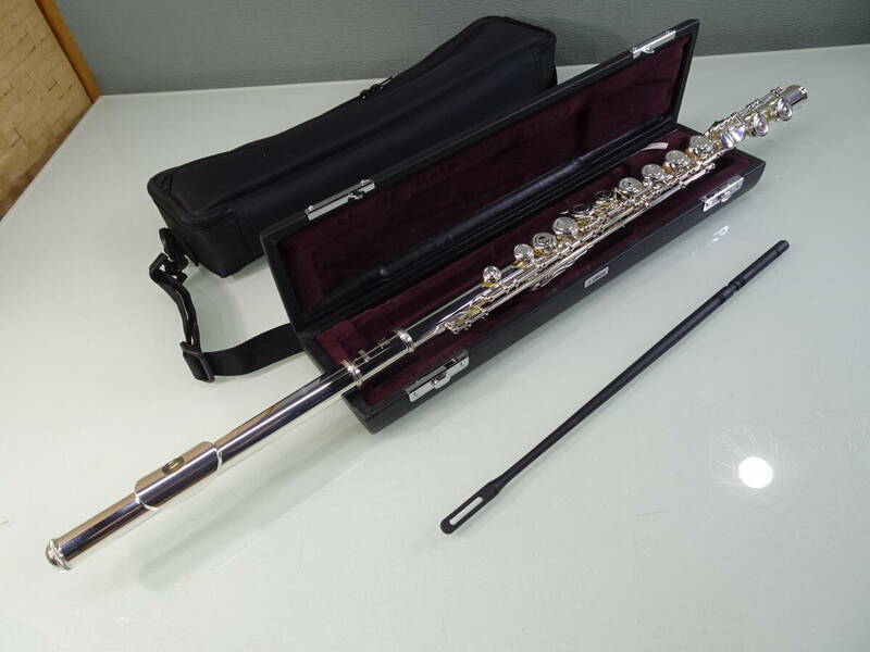YAMAHA/ヤマハ　フルート　YFL-212　全長６７ｃｍ弱　ケース２種付き中古　管楽器