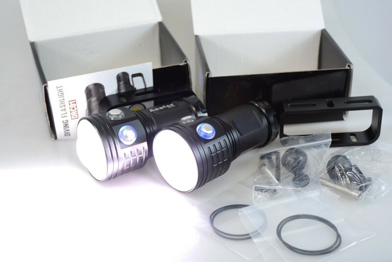 動作確認済 Asafee LED水中ライト ダイビングライト 2個 バッテリー 8個セット[Light-240514A]