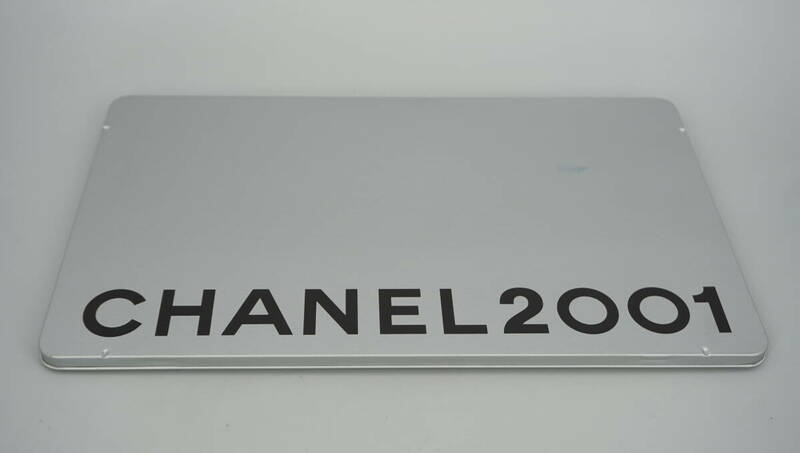 CHANEL 2001　シャネル　カタログ　缶ケース　※送料710　(XP8706
