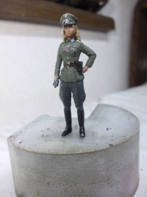1／３５　ドイツ国防軍女性将校ラウラ完成品