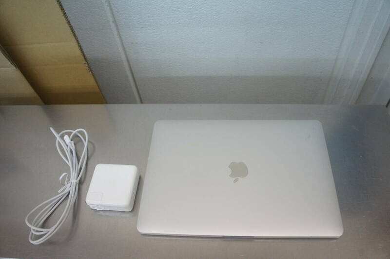 中古 Apple MacBook Pro13インチ, 2020, Thunderbolt 3ポート x 4 i7/32GB/1TB/13 2560×1600 (22)
