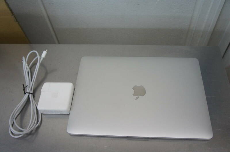中古 Apple MacBook Pro13インチ, 2020, Thunderbolt 3ポート x 4 i7/32GB/1TB/13 2560×1600 (24)