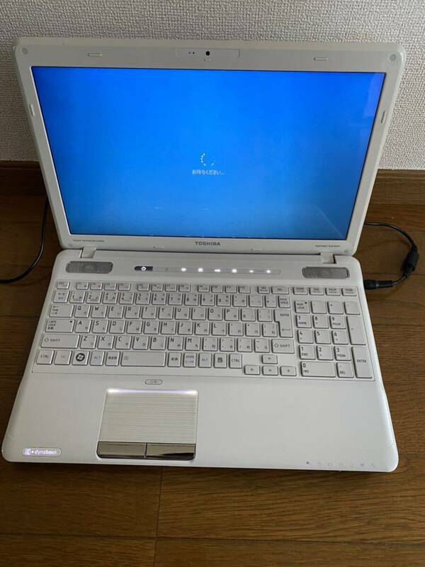 ★TOSHIBA PT55158CBFW dynabook T551/58CW　中古