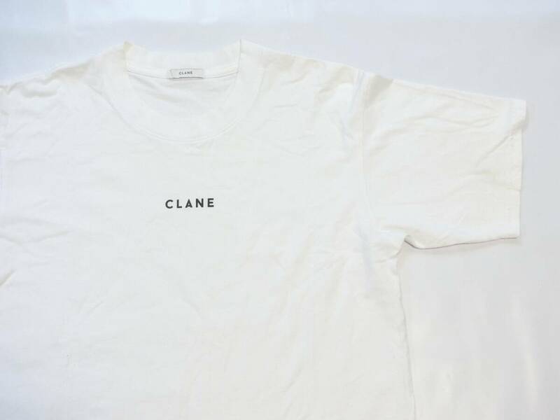 ★CLANE クラネ　白で胸に黒いロゴ入りのシンプルな半袖Tシャツ 2★