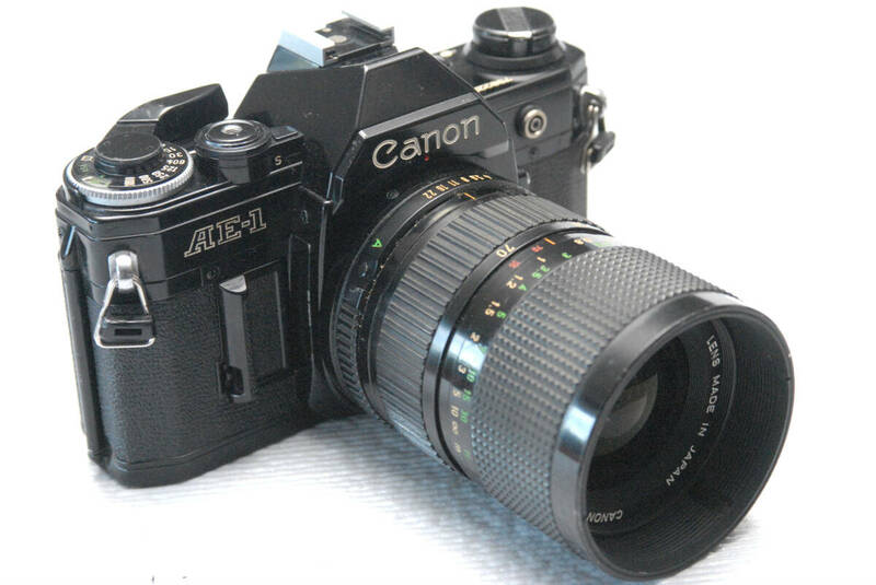 Canon キャノン 昔の高級一眼レフカメラ AE-1ボディ + 純正35-70mm高級レンズ付 希少品 ジャンク