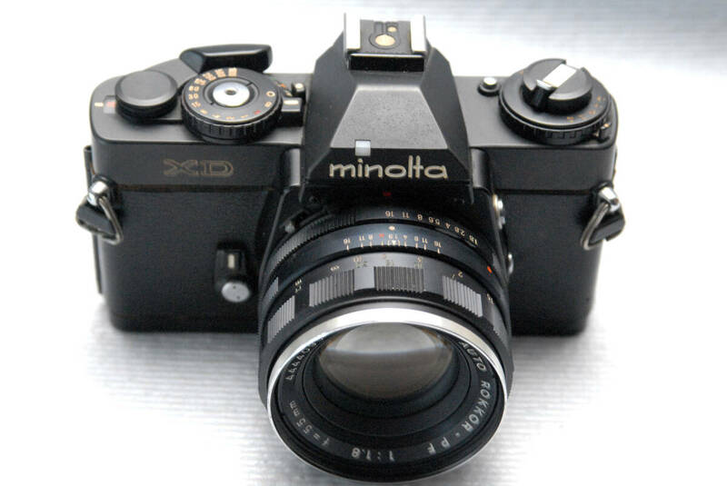 MINOLTA ミノルタ 昔の高級一眼レフカメラ XD（黒）ボディ + 純正55mm単焦点レンズ付 希少品