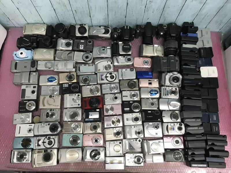 Nikon/SONY/CASIO などコンパクトデジタルカメラ 計約85台まとめ(約32台バッテリーあり) 付属品あり中古現状品　動作未確認　(140s)