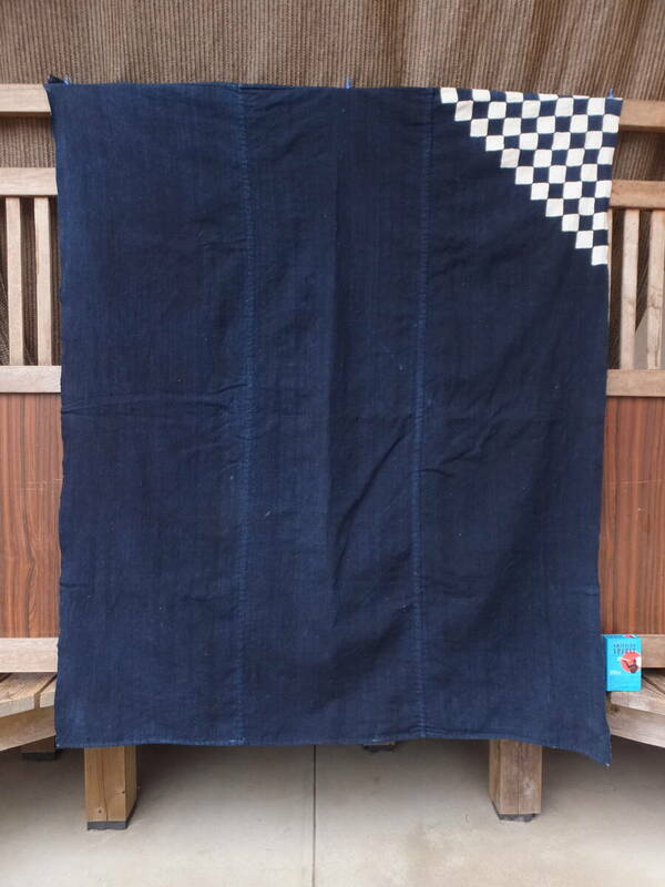 手織り中厚藍木綿筒描市松文風呂敷古布・3幅繋ぎ・116×98㌢・重230g・リメイク素材