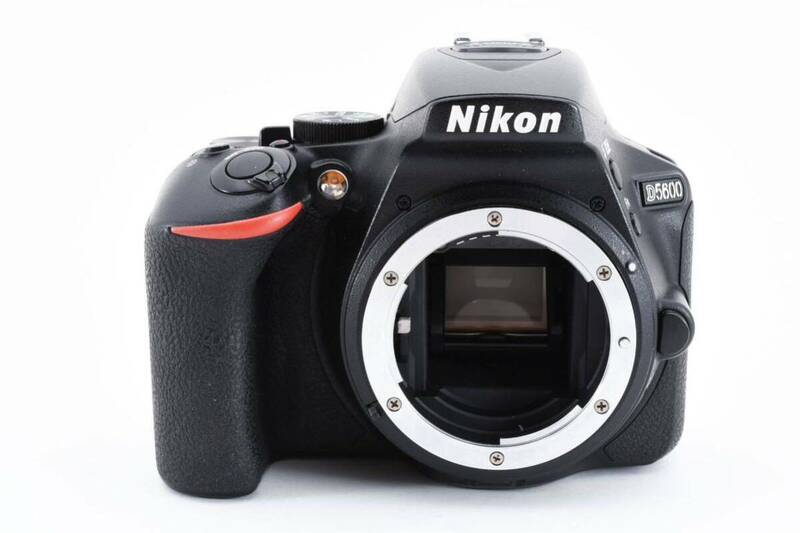 NIKON ニコン D5600 カメラ デジタル一眼レフカメラ ボディ 動作未確認　ジャンク