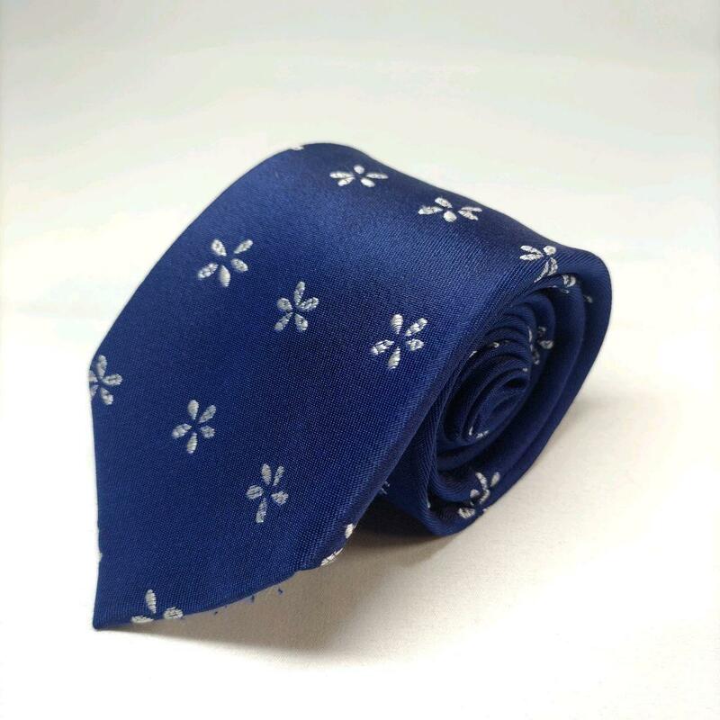 ２３区 ブルー 紺色 花ビラ 刺繍デザイン シルク 【美品】