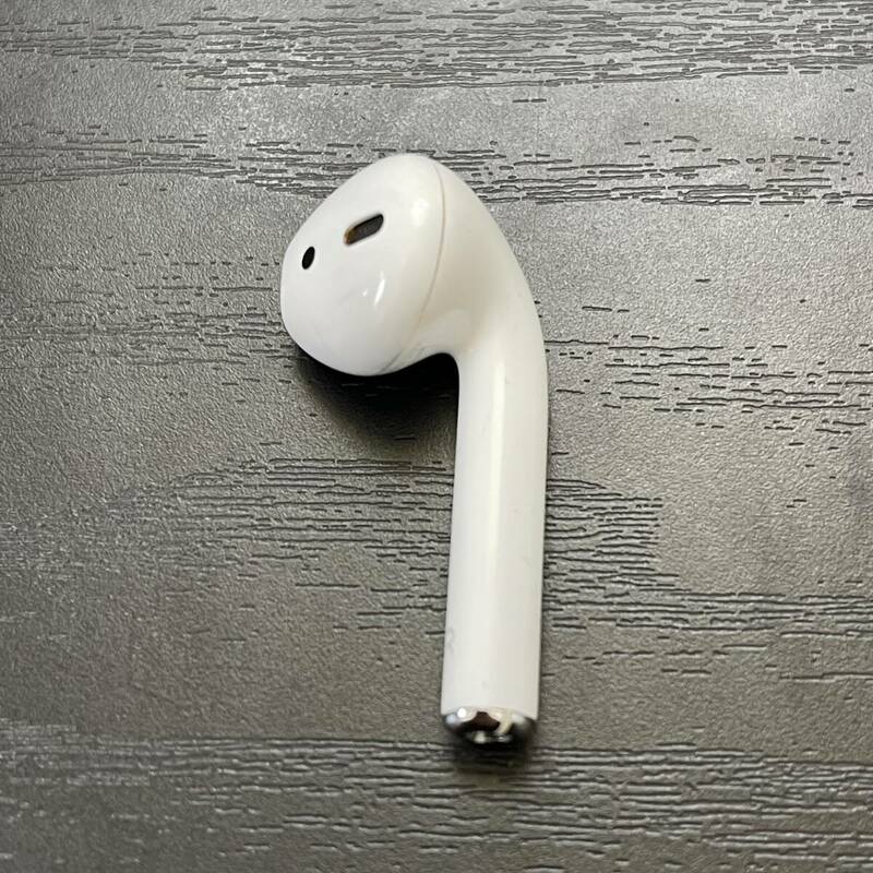 Apple アップル　正規品　純正　AirPods A2032 右見のみ A-5