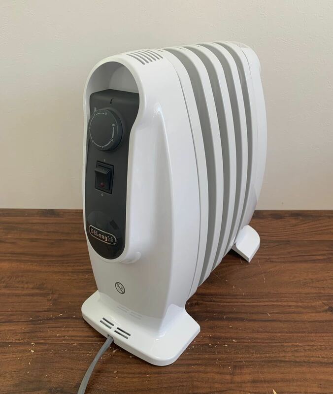【美品】DeLonghi デロンギ オイルヒーター NJM0505 暖房機器 家電 ホワイト