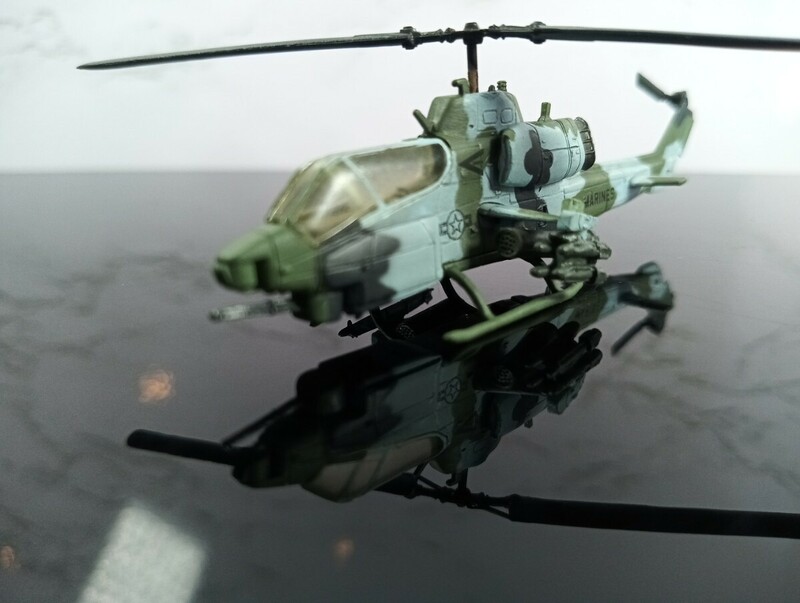 ワールドタンクミュージアム06 AH-1W スーパーコブラ 米海兵隊仕様 S=1/144　TAKARA/海洋堂/2004/開封品/WORLD TANK MUSEUM