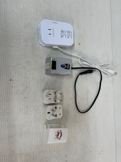 カシムラ 海外用薄型2口変圧器USB 110-130V/85VA 220-240V/40VA NTI-111 家電 電池 変圧器 アダプタ動作品■他三個