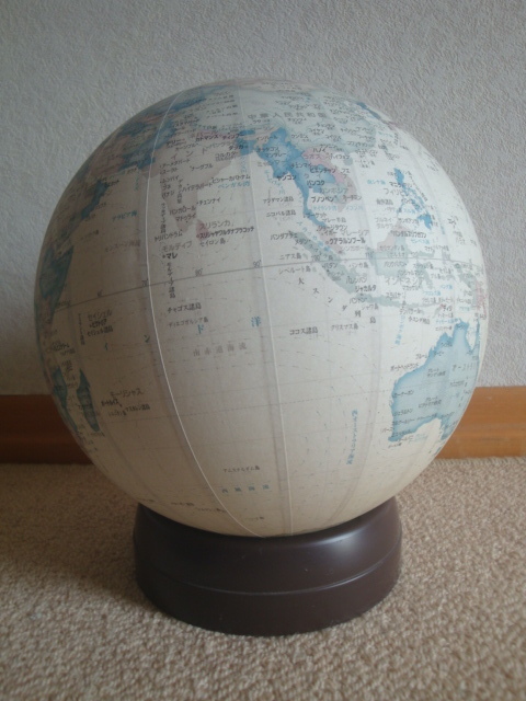 アンティーク地球儀　2004年　三貴工業株式会社　直径約22センチ　円周約68センチ