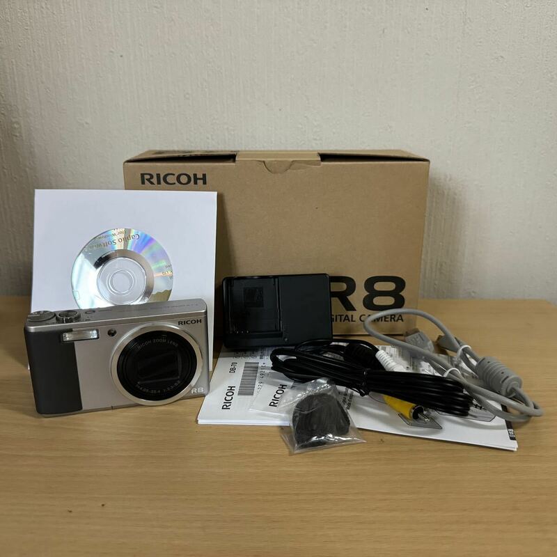RICHO リコー R8 シルバー コンパクト デジタル カメラ デジカメ コンデジ 説明書・充電器・バッテリー・元箱 付属 動作確認済