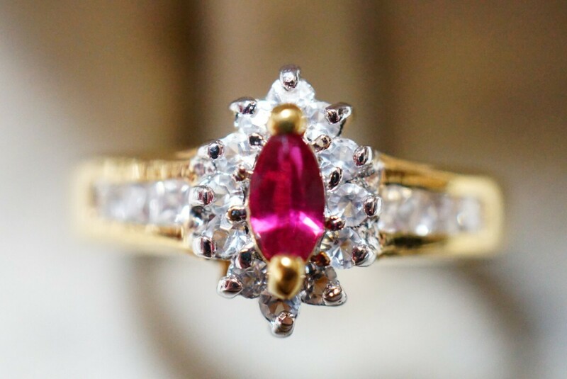 117 ルビー ゴールドカラー リング 指輪 ヴィンテージ アクセサリー アンティーク 色石 宝石 カラーストーン 装飾品