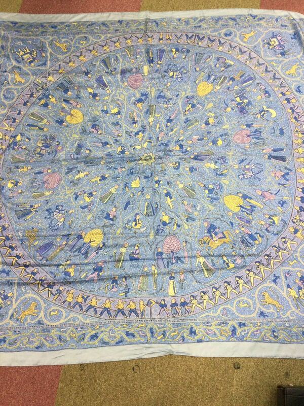 & HERMES カレ　140 古代インド民族柄　大判　シルク　ショール　スカーフ　中古品　ブルー系
