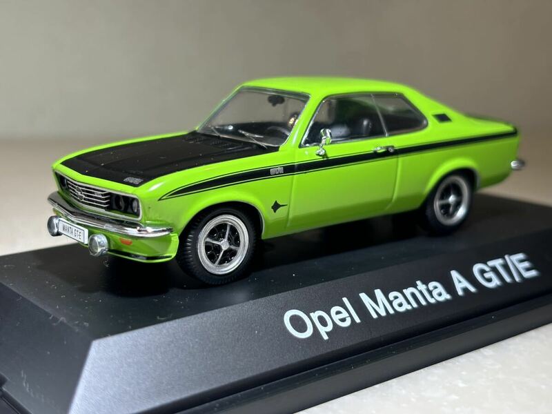 1/43 「オペル マンタ A GT/E」 黄緑/ブラックボンネット シュコーリミテッドエディションArt.-Nr.02526 購入後ケースのまま室内保管