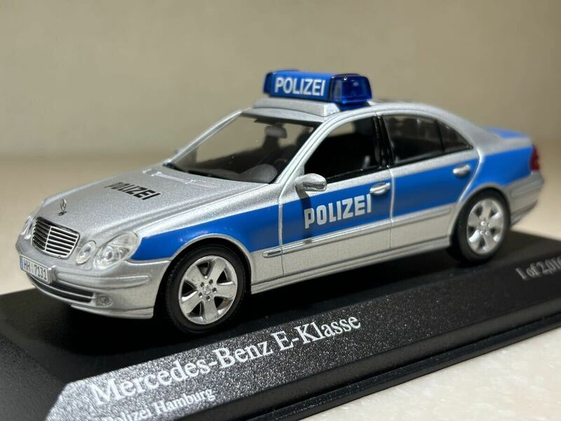 1/43「メルセデスベンツ W210後期Eクラスセダン」 2002 Hamburg Police シルバー ミニチャンプス製 400 031590