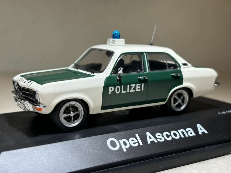 1/43 「オペル アスコナ A Polizei」 グリーン/ホワイト 1966年 シュコー　Art.-Nr.02652