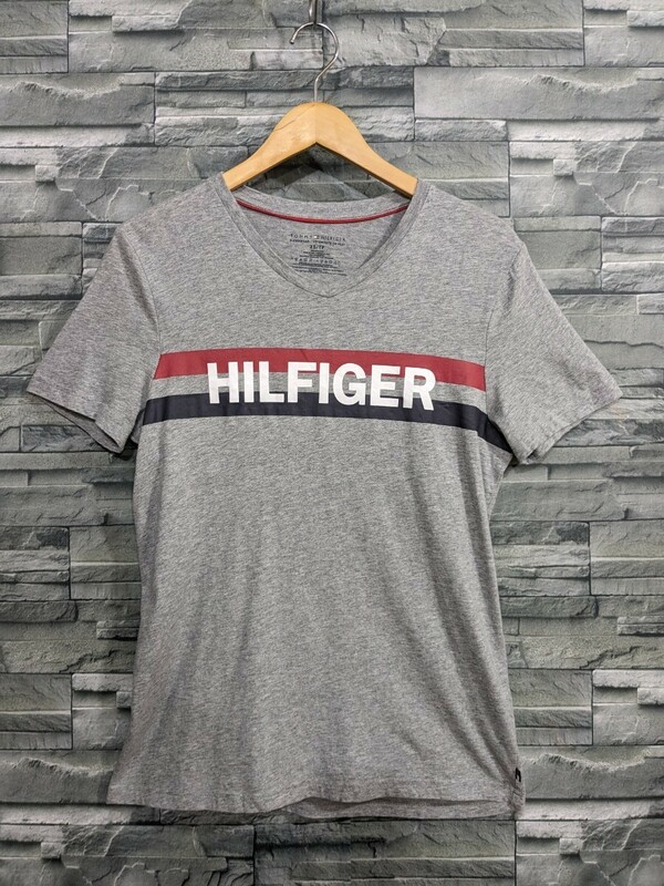 ★送料無料★TOMMY HILFIGER　トミーヒルフィガー　半袖　Tシャツ　トップス　メンズ　サイズXS/TP