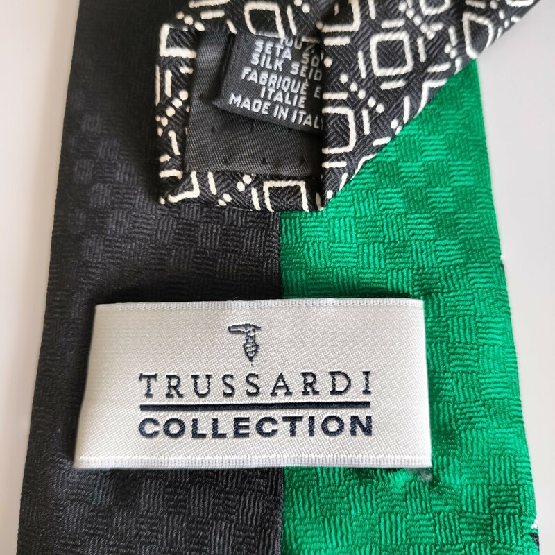TRUSSARDI(トラサルディ)黒青緑四角ネクタイ