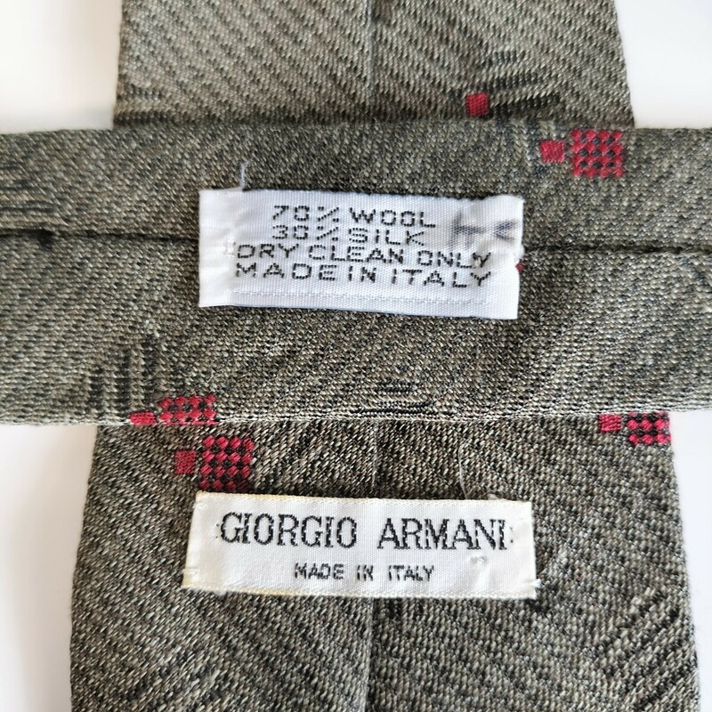 GIORGIO ARMANI(ジョルジオアルマーニ)くすみブラウン赤四角ネクタイ