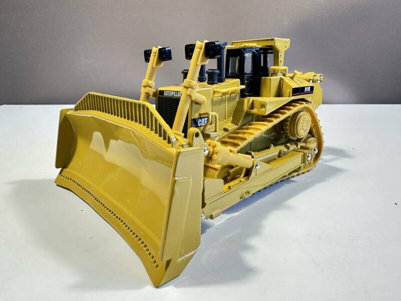 1/50 Cat D11R Track-Type Tractor