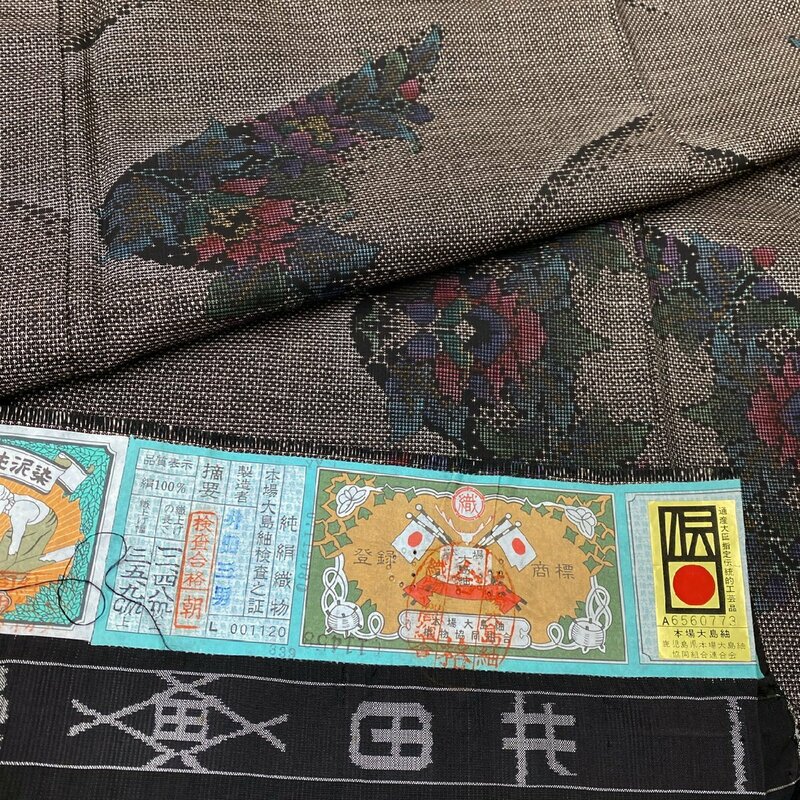 着物月花　純泥染　７マルキ　艶やかな花　本場大島紬　未使用品　正絹　伝統工芸品　ki1478