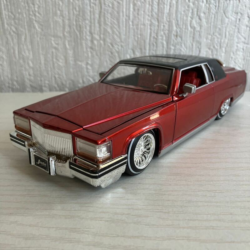 JadaTOYS 1/24 STREETLOW 1985 CADILLAC BROUGHAM