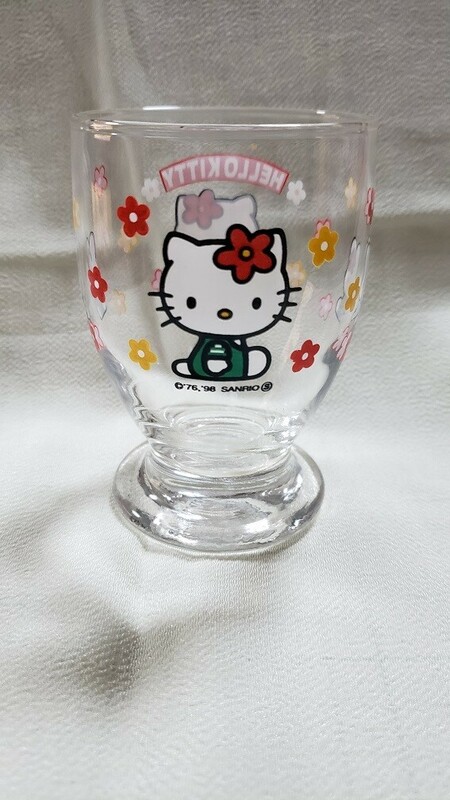 サンリオ　キティちゃん　キティ　ガラスコップ　硝子　1998年　ミニグラス