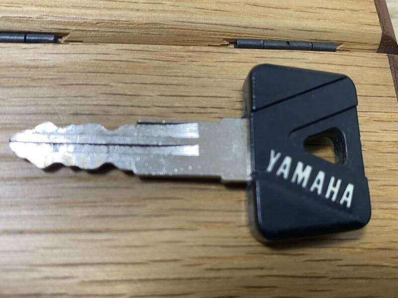 ヤマハ　FZR250 1987 純正キー　愛車コレクション② YAMAHA純正キー パーツ　アクセントキー　コレクション用に　旧車