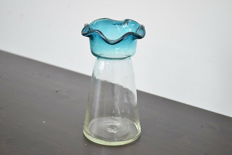 R-047423　大正～昭和初期　青フリル　ガラス花瓶(和ガラス、吹きガラス、氷コップ、花器、フラワーベース)(R-047423)