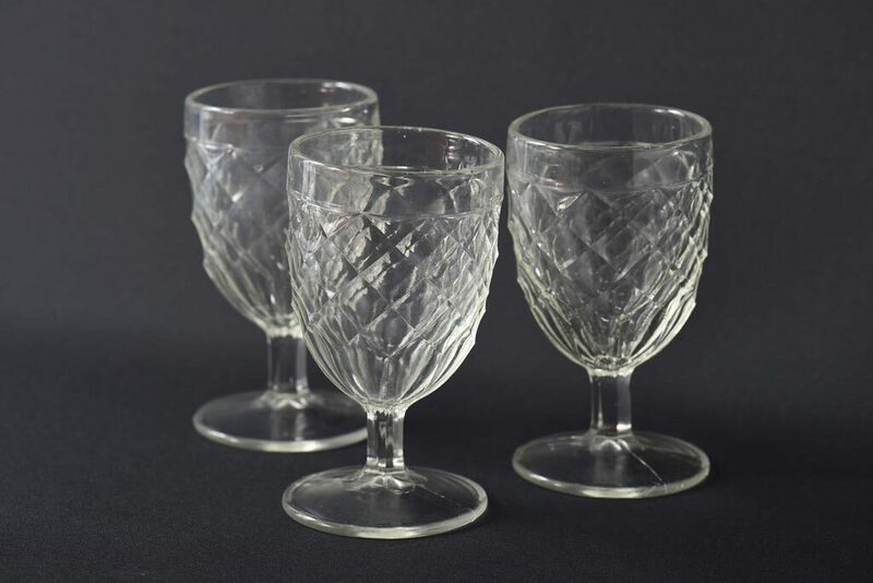 R-034732　アンティーク雑貨　和製アンティーク　昭和初期の古いプレスガラス製コップ3個セット(グラス)