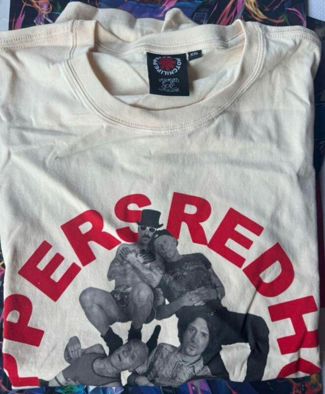 XXL RED HOT CHILI PEPPERS The Unlimited Love Tour Tokyo Cream Buttercream-Teeレッチリ/レッドホットチリペッパーズ Tシャツ/日本限定