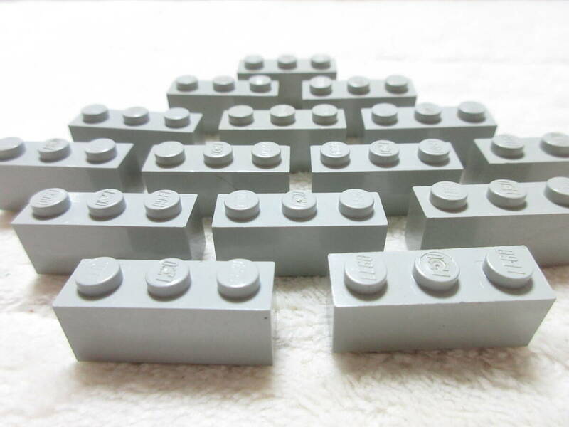 LEGO★23 正規品 年代物 旧灰 1×3 15個 ブロック 同梱可能 レゴ キャッスル お城シリーズ 南海の勇者 ウェスタン スターウォーズ