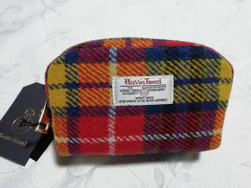 送料込み　 Harris Tweed ハリスツイード クロッシー　ミニ ポーチ　チェック柄　赤青黄系　 高さ11cm×横幅16cm×厚さ6cm　新品未使用