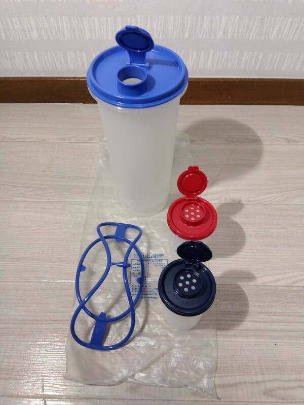 【F925】【未使用】 タッパーウェア おまとめ タッパー ボトル 1.1L 水筒 給水