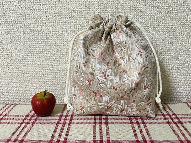 ハンドメイド*シンプル巾着袋 *エコバッグ収納袋・レジ袋収納・小物整理等に☆ 花柄×ゴールド*17cm×16cm♪