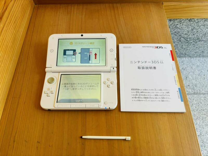 美品Nintendo 任天堂 ニンテンドー ホワイト 3DSLL 初期化済 箱無 動作確認済み