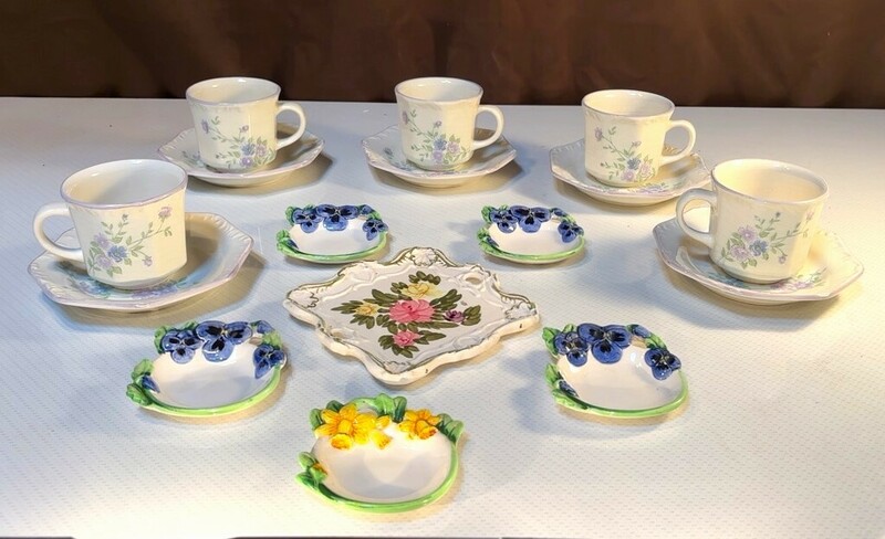 ■47 昭和レトロで可愛いティーセット Furukawa Japan Blue Bell コーヒー椀皿＆小皿＆レリーフ鍋敷きJ&J TOSAI