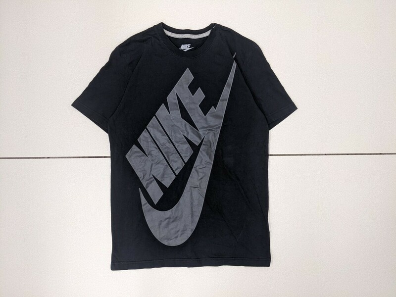 15．NIKE ナイキ ビッグスウォッシュ フロントデカロゴ 半袖Tシャツ メンズL 黒系　ダークグレーx504