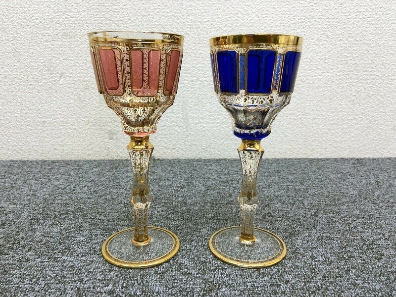 ④ ボヘミアグラス ワイングラス ペア パネルグラス 金彩 ブルー ピンク 高さ20.5cm 口径8.3cm[A02]