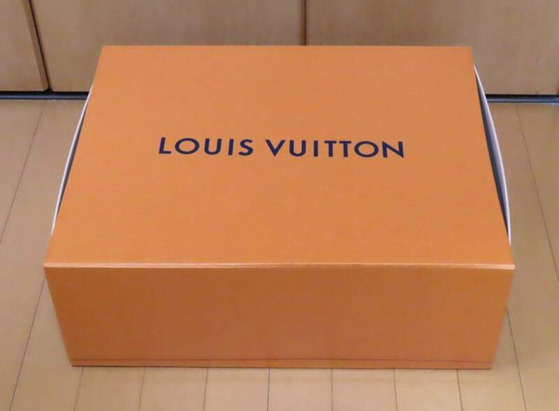 LOUIS VUITTON / ルイ・ヴィトン 空箱 BOX 保存箱　マグネット開閉　大（５１x４１x１８，８㎝）