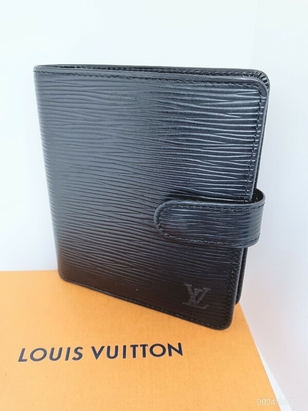 LOUIS VUITTON エピ ポルトビエコンパクト 二つ折り財布ブラック ルイヴィトン 小銭入れ付M63552