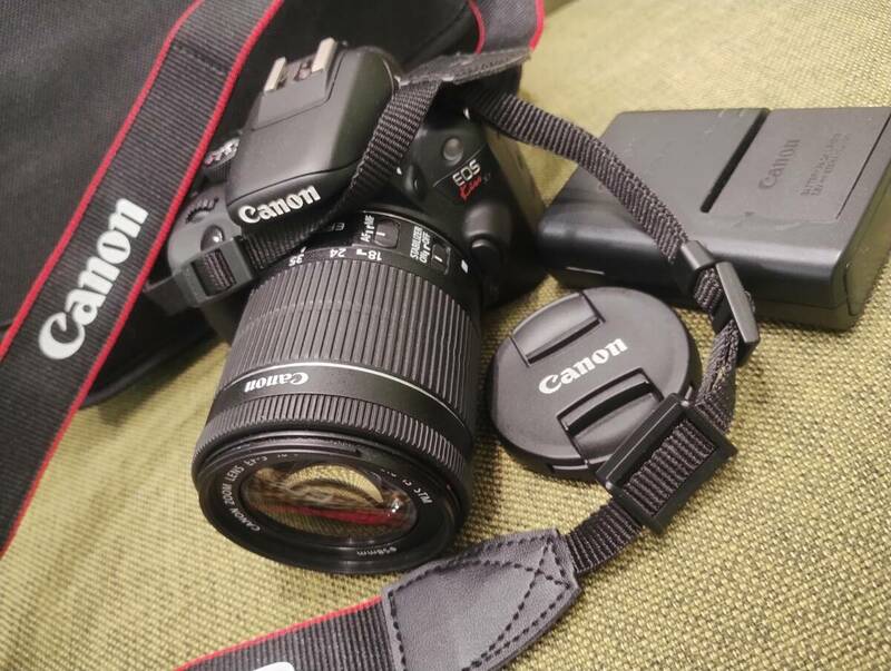【Y18403】Canon EOS Kiss X7　～EF-S 18-55/1:3.5-5.6～　通電確認済